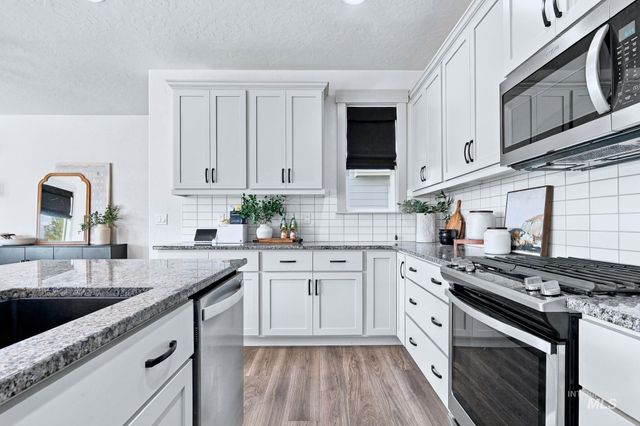 6399 E Payson Dr, Nampa, ID 83687
