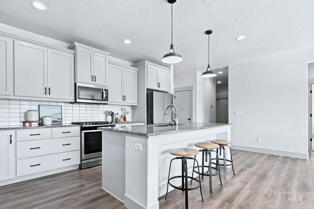 6399 E Payson Dr, Nampa, ID 83687