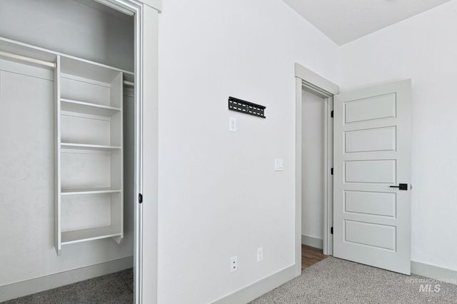 6399 E Payson Dr, Nampa, ID 83687