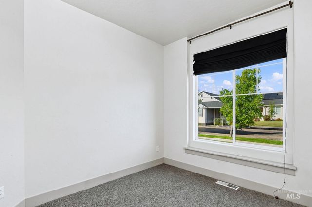 6399 E Payson Dr, Nampa, ID 83687