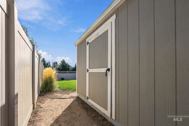 6399 E Payson Dr, Nampa, ID 83687