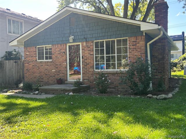 11511 Big Lake Road, Springfield Charter Township, MI 48350