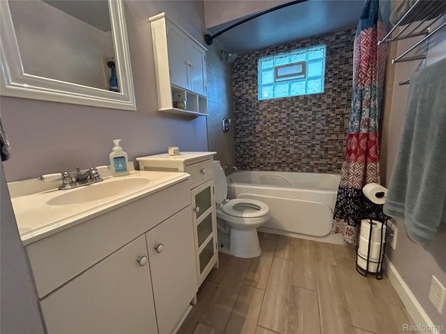 11511 Big Lake Road, Springfield Charter Township, MI 48350