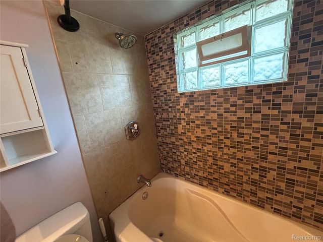 11511 Big Lake Road, Springfield Charter Township, MI 48350