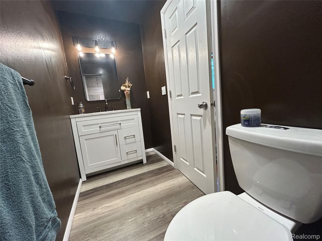 11511 Big Lake Road, Springfield Charter Township, MI 48350