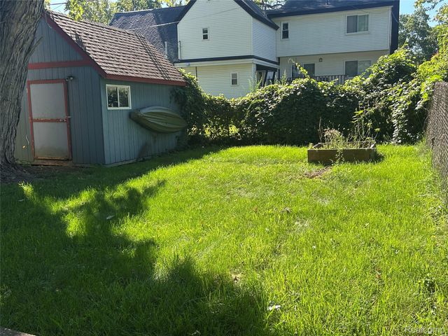 11511 Big Lake Road, Springfield Charter Township, MI 48350