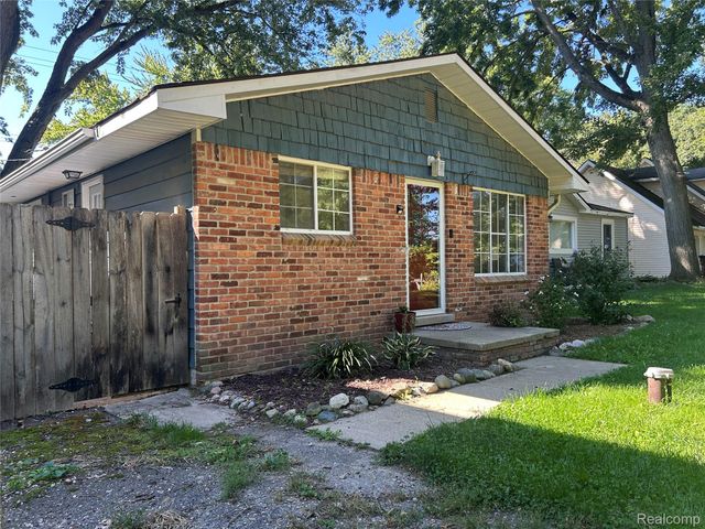 11511 Big Lake Road, Springfield Charter Township, MI 48350