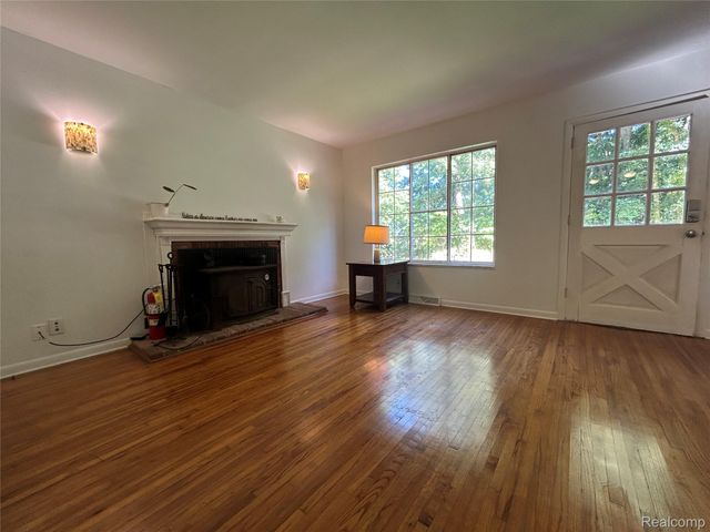 11511 Big Lake Road, Springfield Charter Township, MI 48350