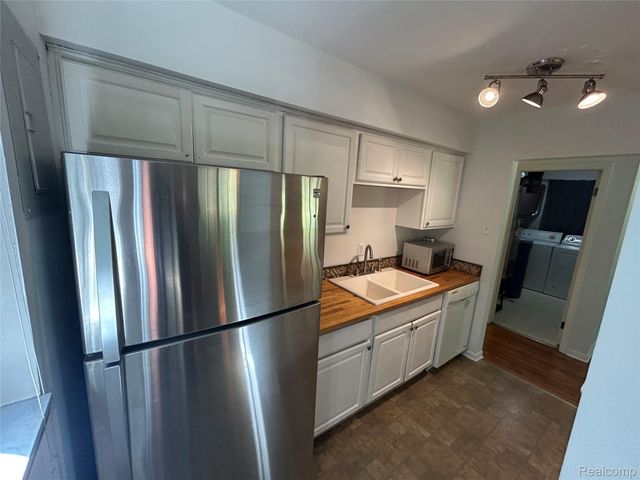 11511 Big Lake Road, Springfield Charter Township, MI 48350