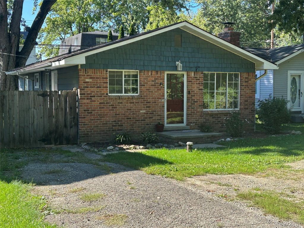 11511 Big Lake Road, Springfield Charter Township, MI 48350
