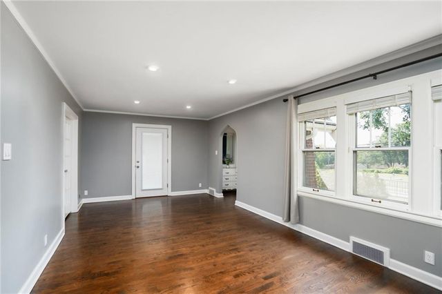 3210 Steele Road, Kansas City, KS 66106