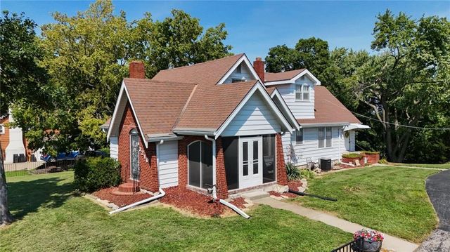 3210 Steele Road, Kansas City, KS 66106