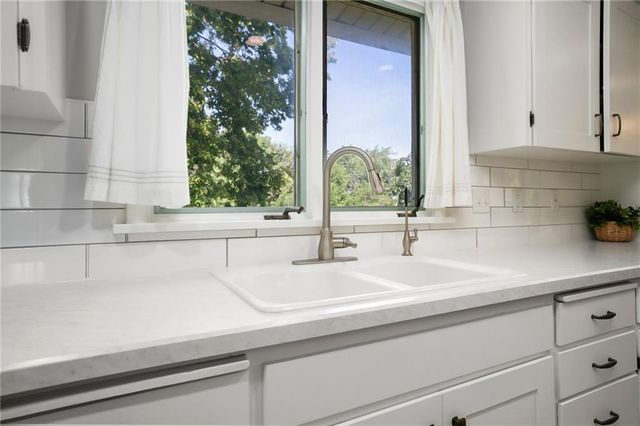 3210 Steele Road, Kansas City, KS 66106