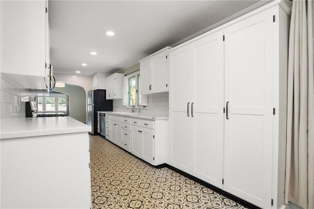 3210 Steele Road, Kansas City, KS 66106