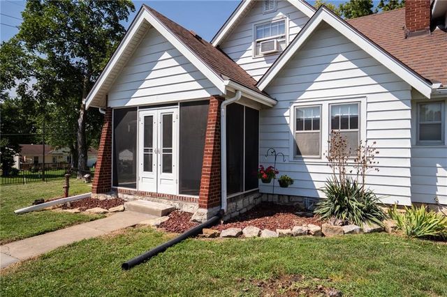 3210 Steele Road, Kansas City, KS 66106