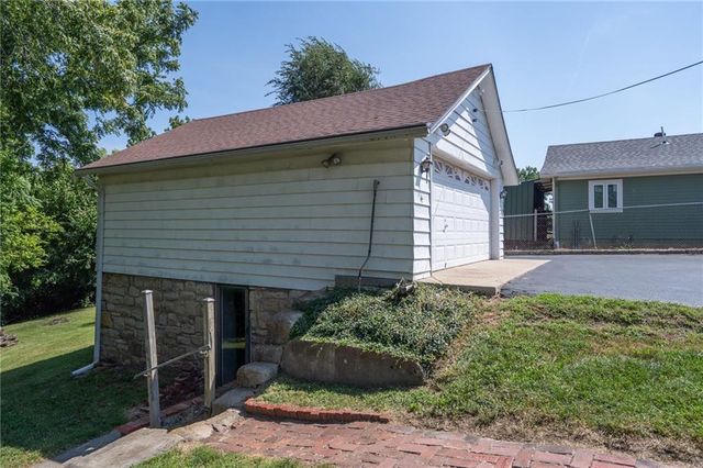 3210 Steele Road, Kansas City, KS 66106