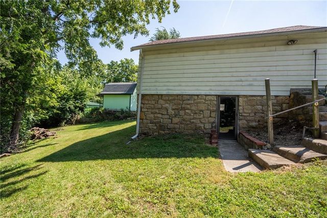 3210 Steele Road, Kansas City, KS 66106