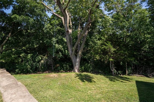 3210 Steele Road, Kansas City, KS 66106