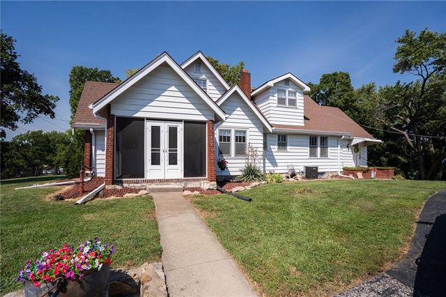 3210 Steele Road, Kansas City, KS 66106