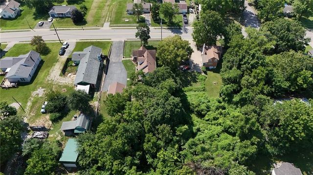 3210 Steele Road, Kansas City, KS 66106