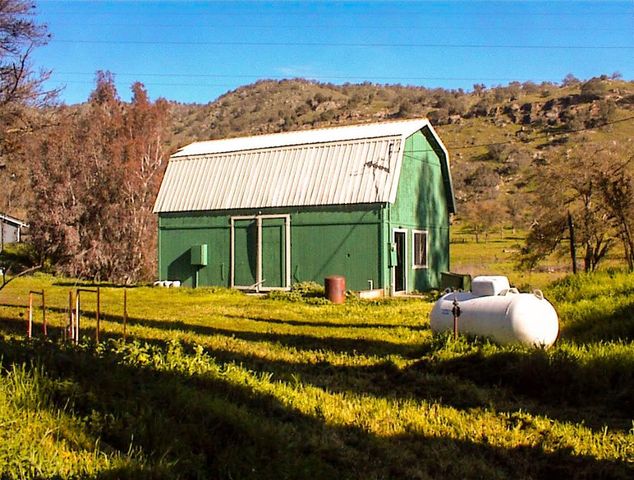 37702 Squaw Valley Road, Yokuts Valley, CA 93675
