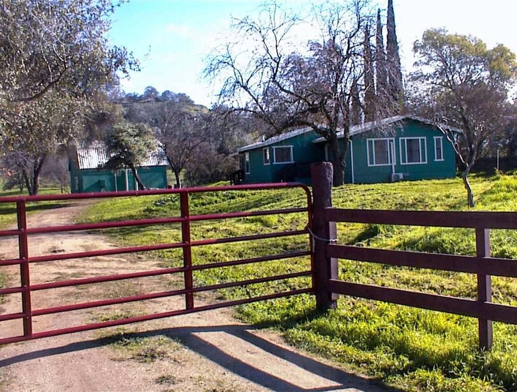 Image 2 of property listing at 37702 Squaw Valley Road, Yokuts Valley, CA 93675