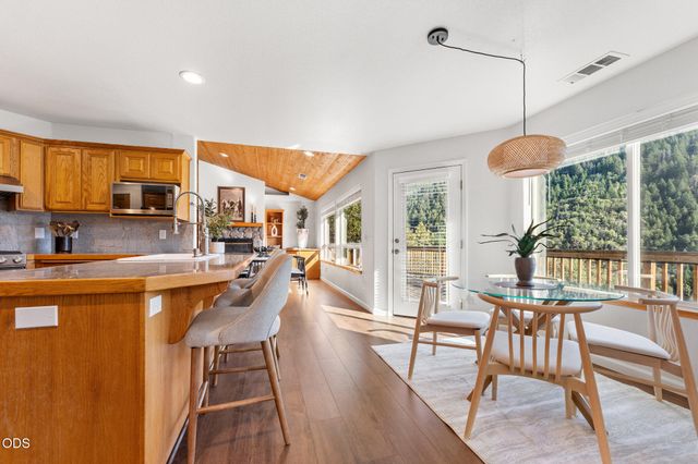 1144 Colonial Drive, Grants Pass, OR 97526