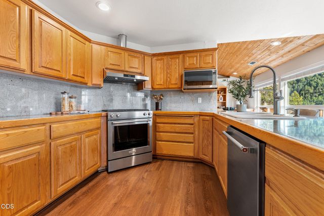 1144 Colonial Drive, Grants Pass, OR 97526