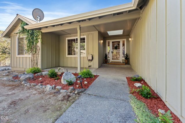 1144 Colonial Drive, Grants Pass, OR 97526
