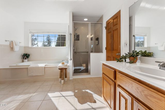 1144 Colonial Drive, Grants Pass, OR 97526