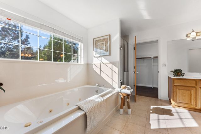 1144 Colonial Drive, Grants Pass, OR 97526