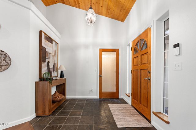 1144 Colonial Drive, Grants Pass, OR 97526