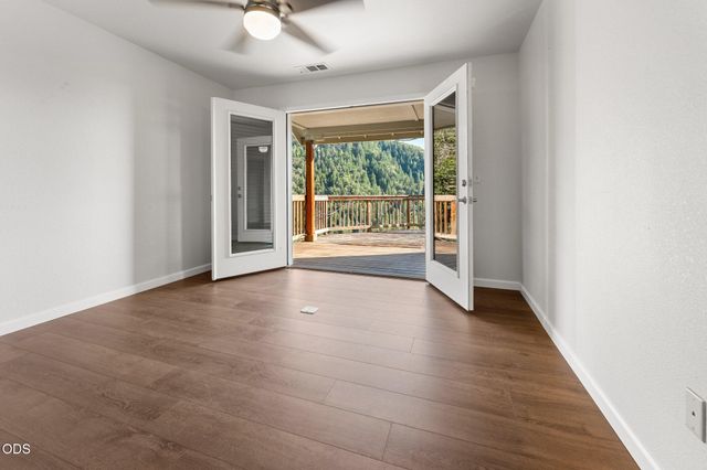 1144 Colonial Drive, Grants Pass, OR 97526