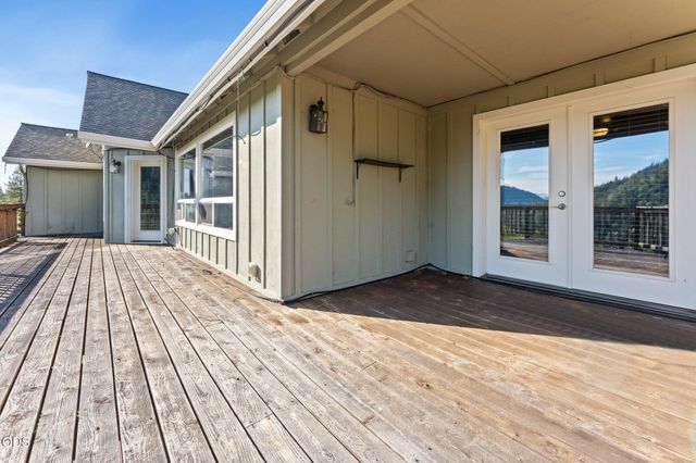 1144 Colonial Drive, Grants Pass, OR 97526