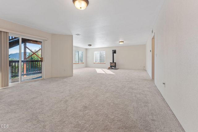 1144 Colonial Drive, Grants Pass, OR 97526
