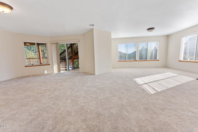 1144 Colonial Drive, Grants Pass, OR 97526