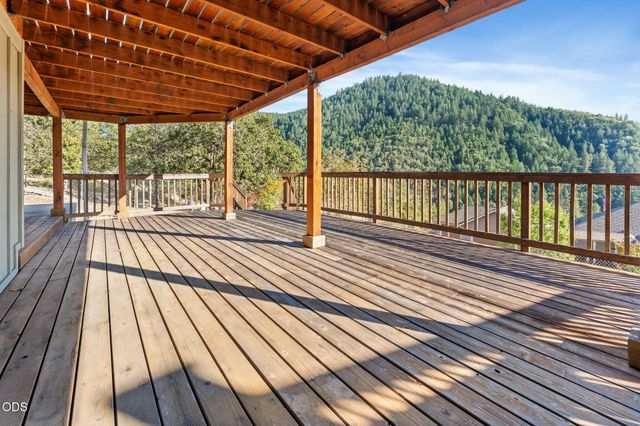 1144 Colonial Drive, Grants Pass, OR 97526