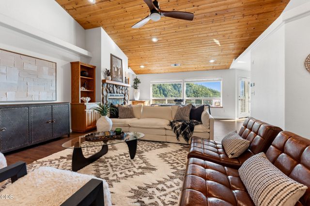 1144 Colonial Drive, Grants Pass, OR 97526