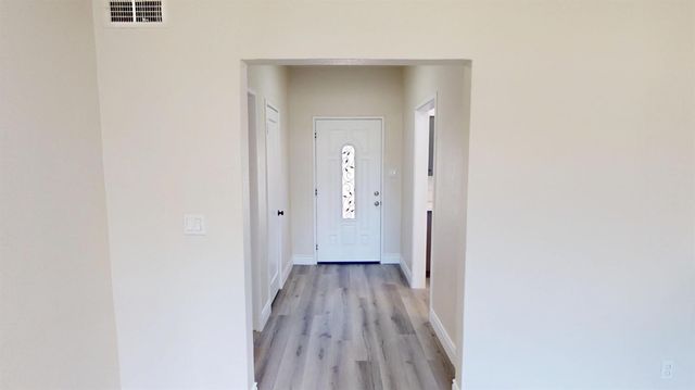 3015 N Adoline Avenue, Fresno, CA 93705