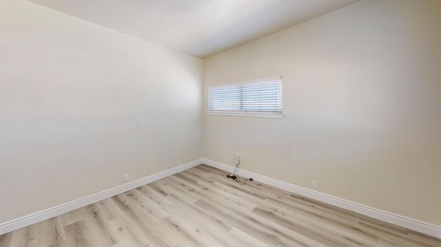 3015 N Adoline Avenue, Fresno, CA 93705