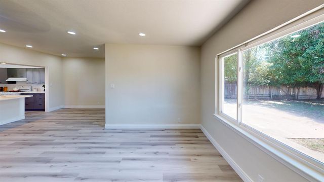 3015 N Adoline Avenue, Fresno, CA 93705