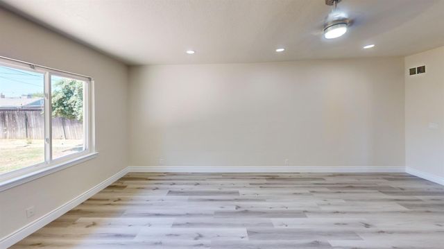 3015 N Adoline Avenue, Fresno, CA 93705