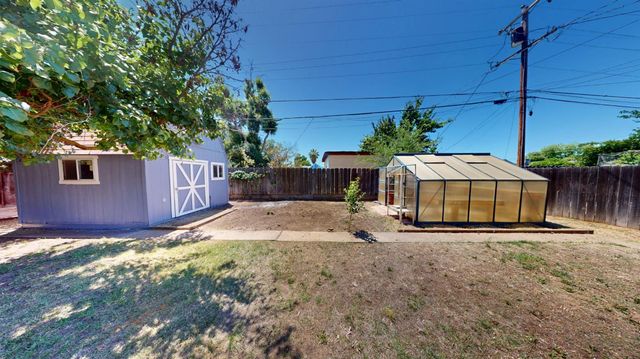 3015 N Adoline Avenue, Fresno, CA 93705