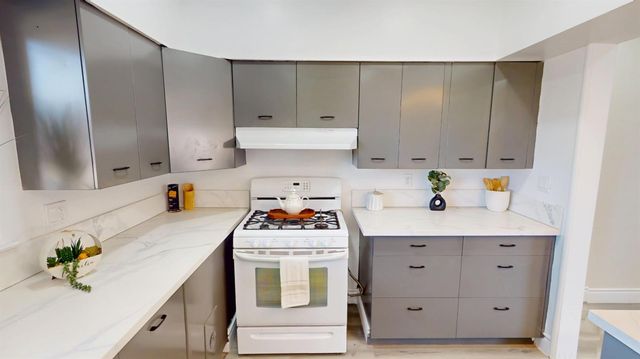 3015 N Adoline Avenue, Fresno, CA 93705