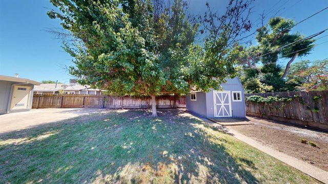 3015 N Adoline Avenue, Fresno, CA 93705