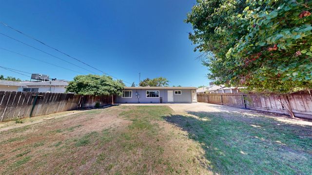 3015 N Adoline Avenue, Fresno, CA 93705