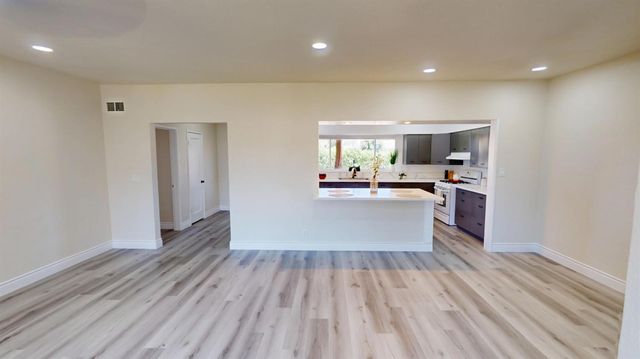 3015 N Adoline Avenue, Fresno, CA 93705