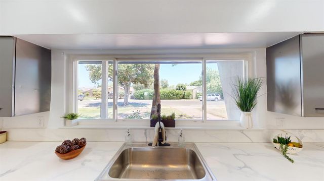3015 N Adoline Avenue, Fresno, CA 93705