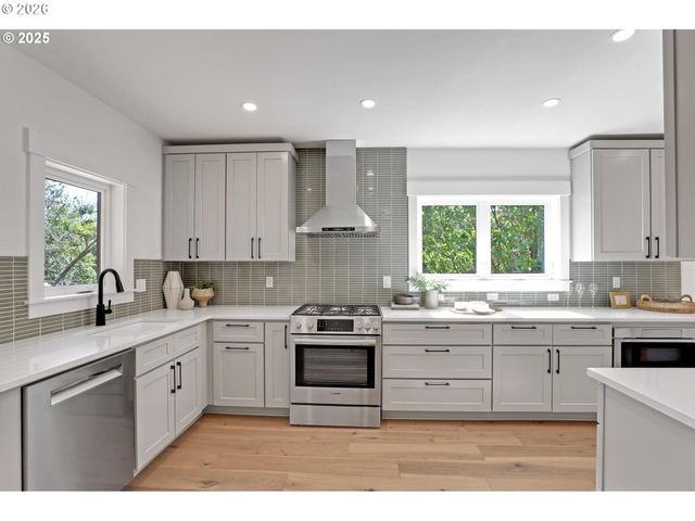 4750 N KERBY Ave, Portland, OR 97217