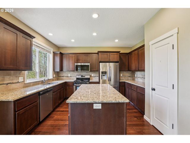 2117 Se COCHRAN Dr, Gresham, OR 97080